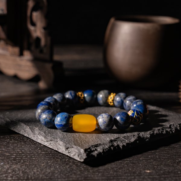 10mm Kyanite and yellow agate transfer bracelet